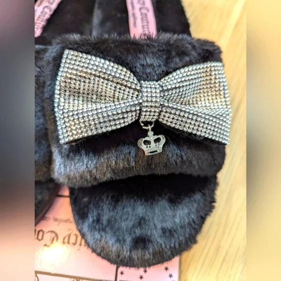 ✨HOST PICK✨BNWT Juicy Womens (Small 5/6) Furry Slide-In Slippers w/ Bow & Crown - Picture 3 of 13